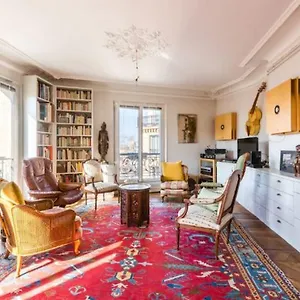 Veeve - Classic Montparnasse Apartment